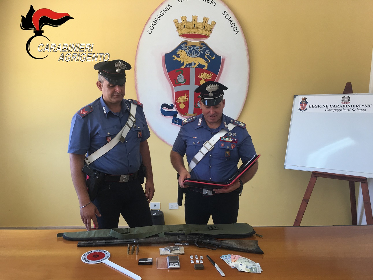 Droga e un'arma in casa, arrestato a Sciacca un ventiquattrenne