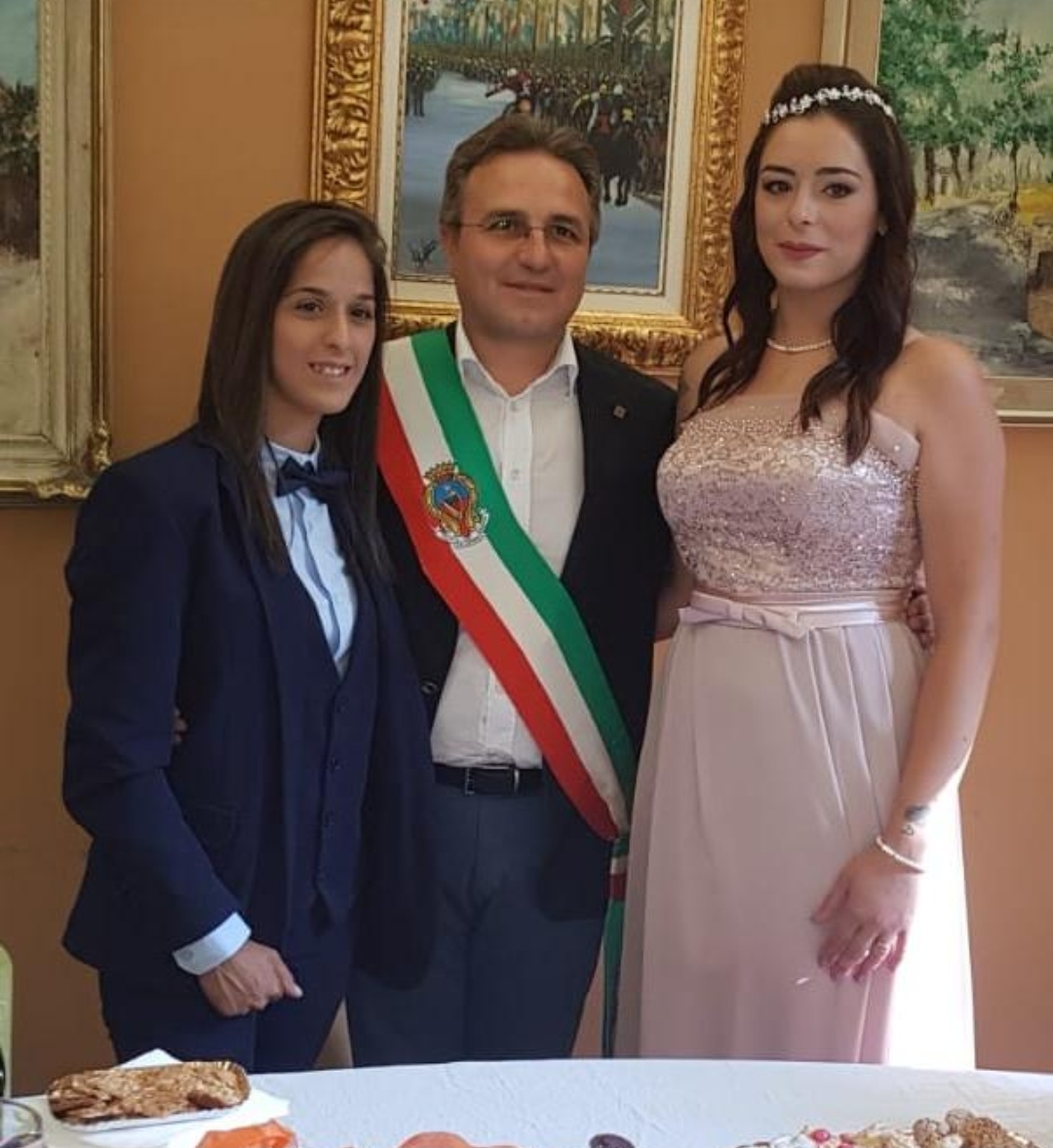Seconda unione civile a Sambuca, Leo Ciaccio celebra l'amore tra due donne