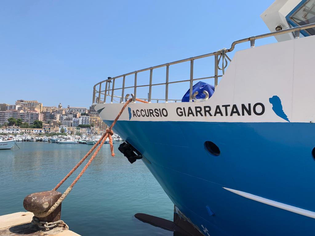 La Mediterranea dona 10 mila euro al motopesca "Accursio Giarratano" di Sciacca e il capitano li darà in beneficenza