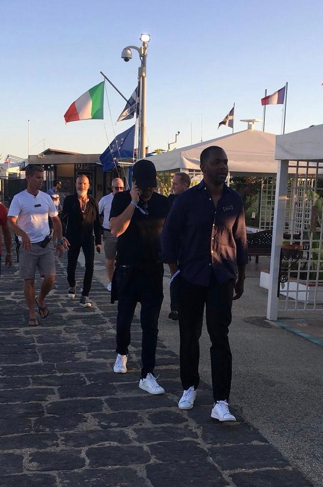 L'attore hollywoodiano Leonardo Di Caprio ieri pomeriggio a sorpresa e'approdato alla Lega Navale di Sciacca