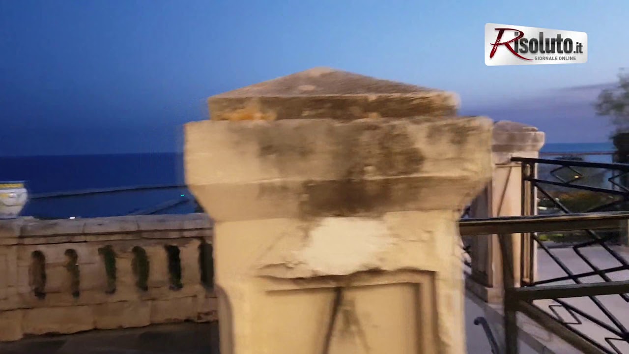 Bagni pubblici della piazza Scandaliato off limits nelle sere d'estate, manca il personale per la custodia
