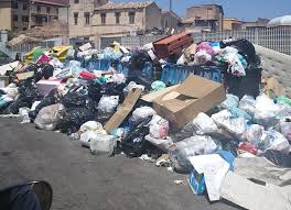 Palermo: denunciati i titolari di tre esercizi commerciali per abbandono selvaggio di rifiuti