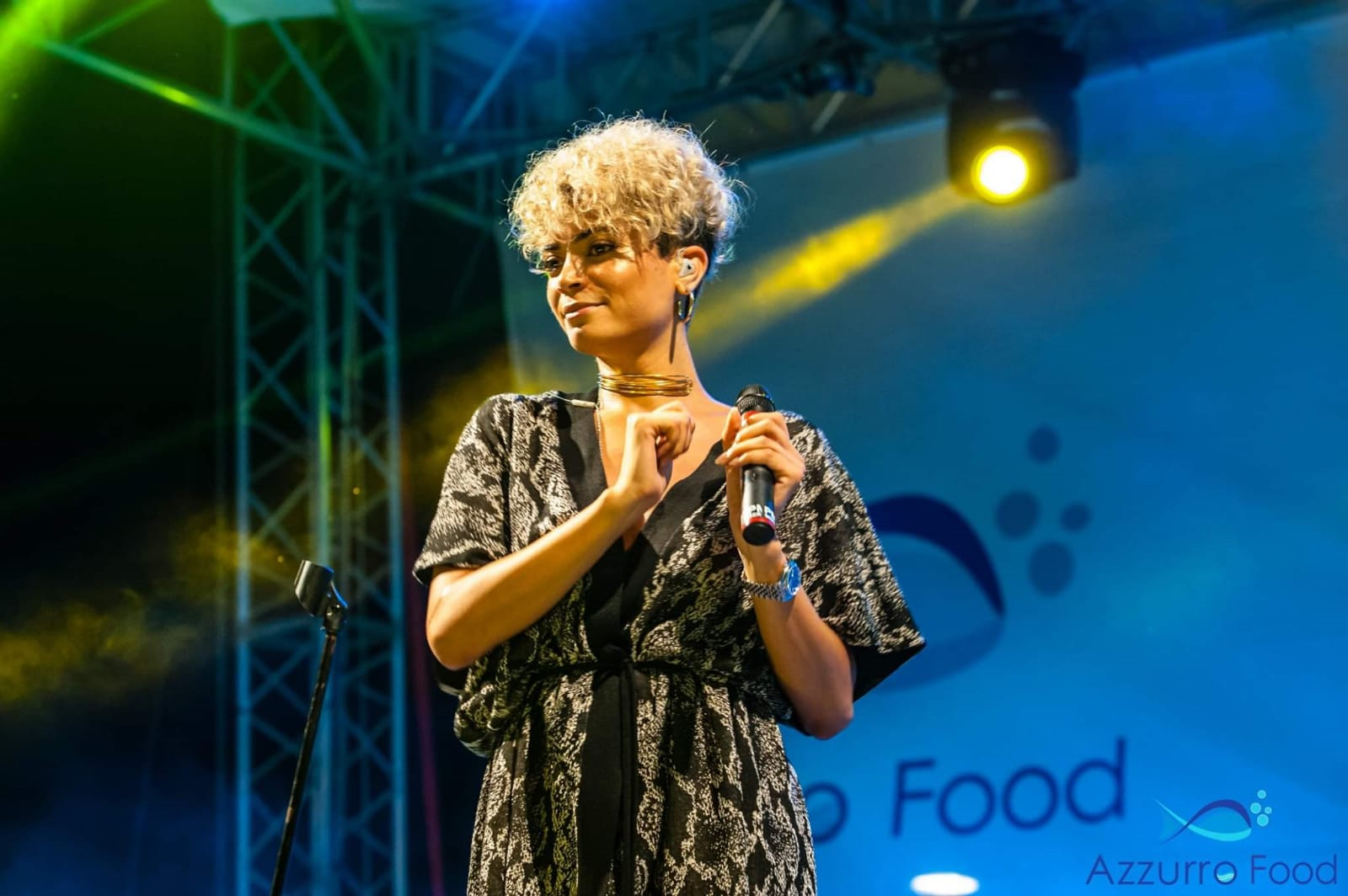 Azzurro Food fa esplodere l'estate saccense, alla seconda serata già il pienone con Elodie
