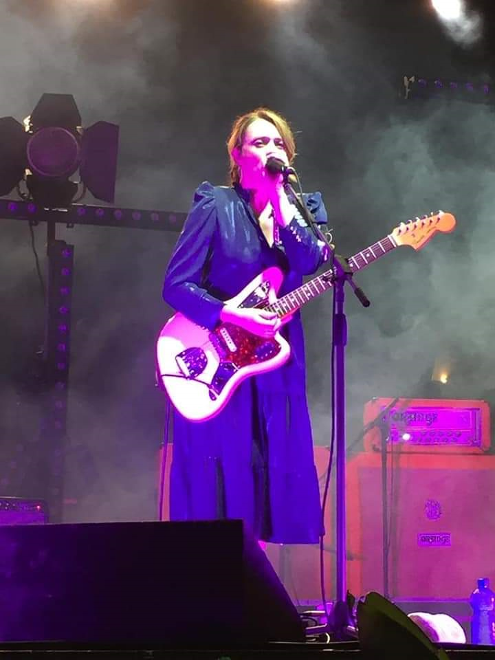 Rock e poesia sul palco di Azzurro Food con Carmen Consoli, chiusa una sesta edizione esaltante