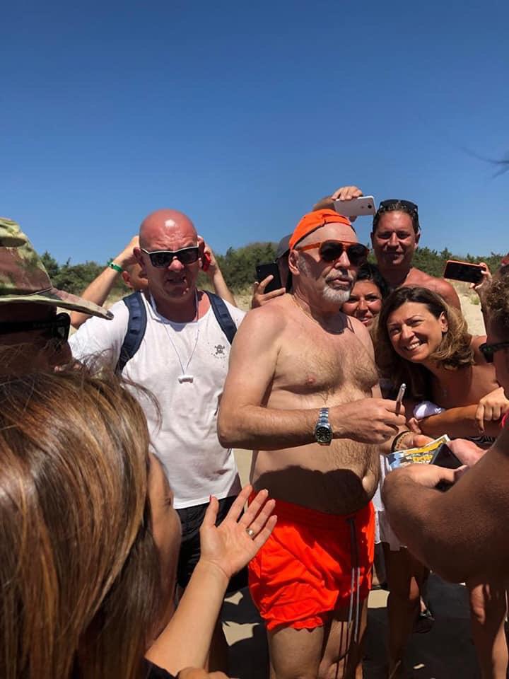 Il tuffo del Blasco a Porto Palo infiamma il web