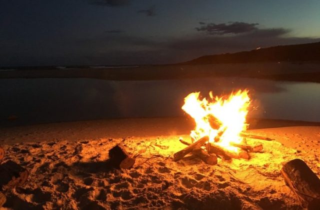 Primi sequestri di legna per i falò, ad Agrigento vietate anche le tende in spiaggia