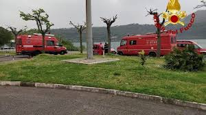 Le acque del lago Albano riportano a riva il cadavere di Carlo Bracco, il narese era disperso da 16 giorni