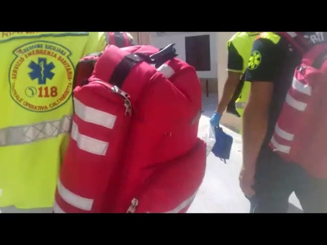Richiesta di aiuto ai vigili del fuoco e al 118 nel cuore del centro storico di Sciacca, ma è un falso allarme
