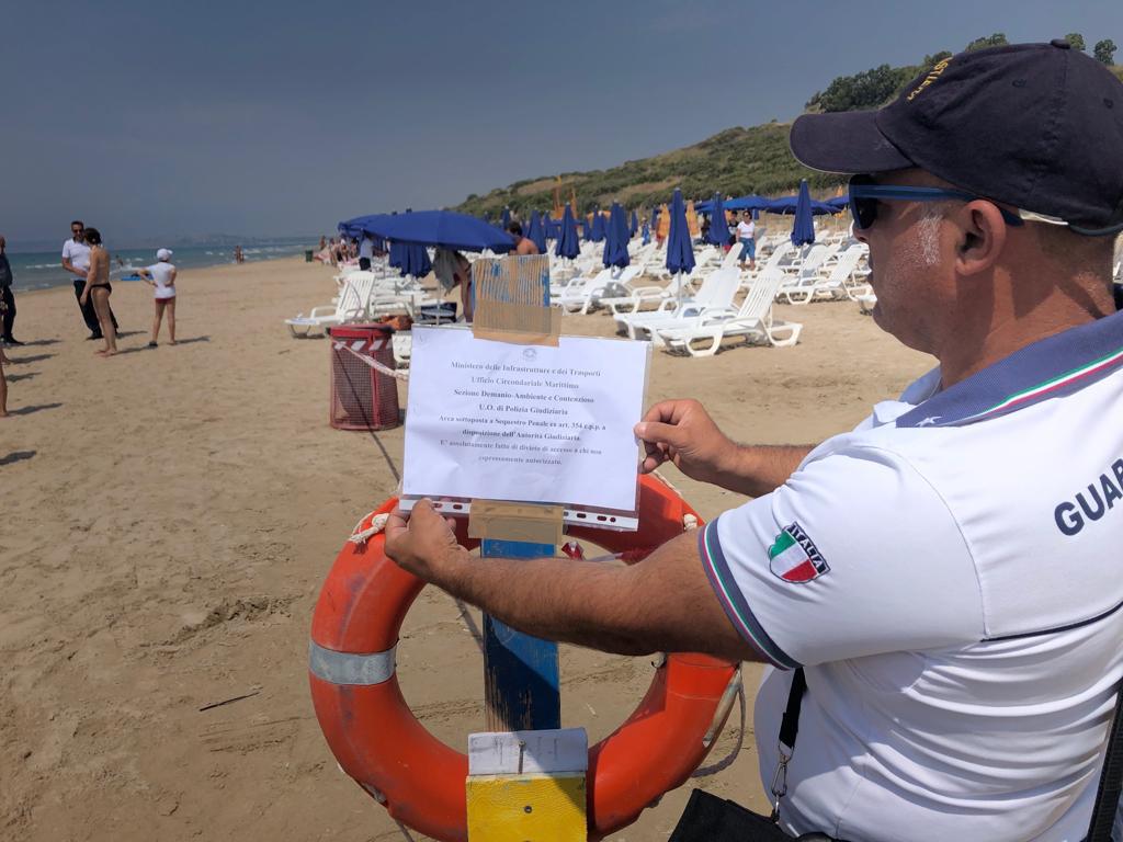 Sigilli della Guardia Costiera su 2400 metri quadrati di demanio a Bertolino di Menfi, area attrezzata turistica senza alcuna concessione