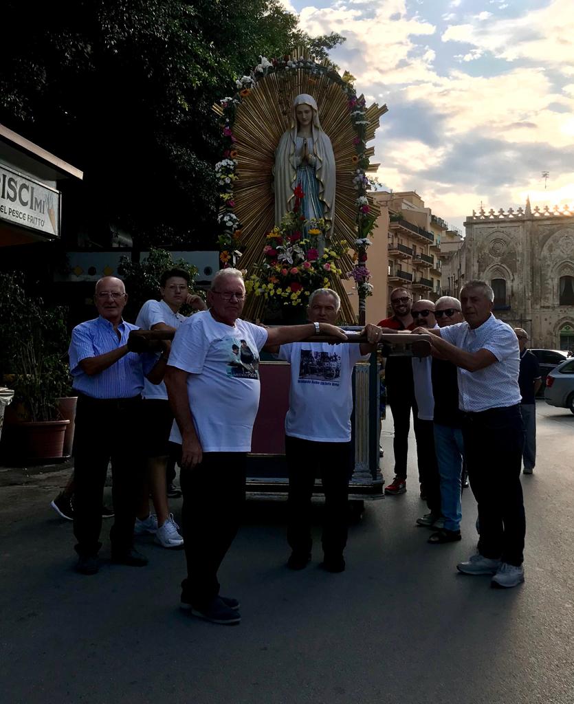 Tanti fedeli questa sera a Sciacca alla processione della Madonna di Lourdes
