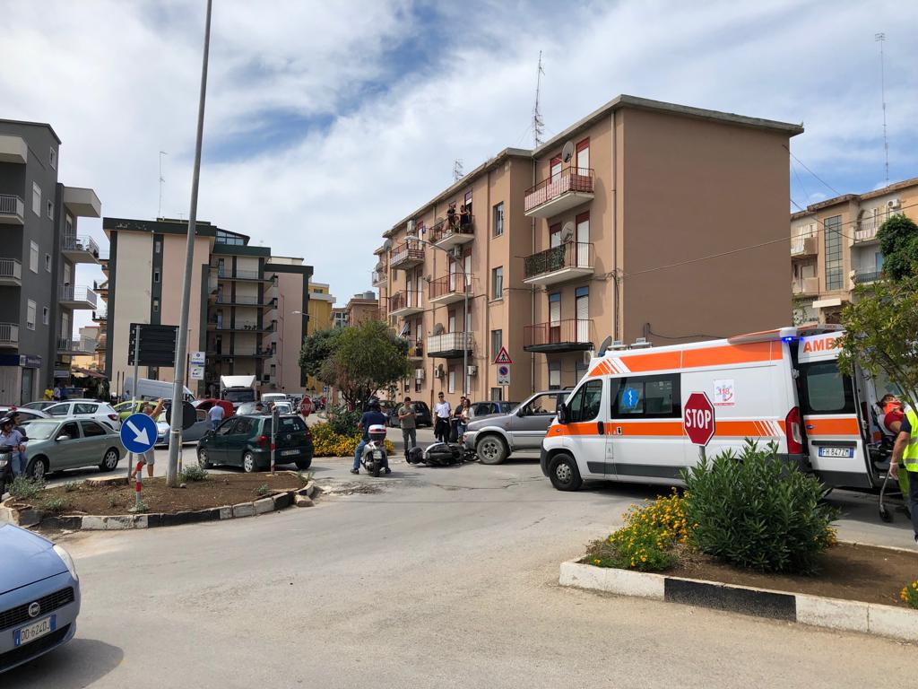 Incidente in via Ovidio a Sciacca, scontro tra un Suv e uno scooter con un ferito