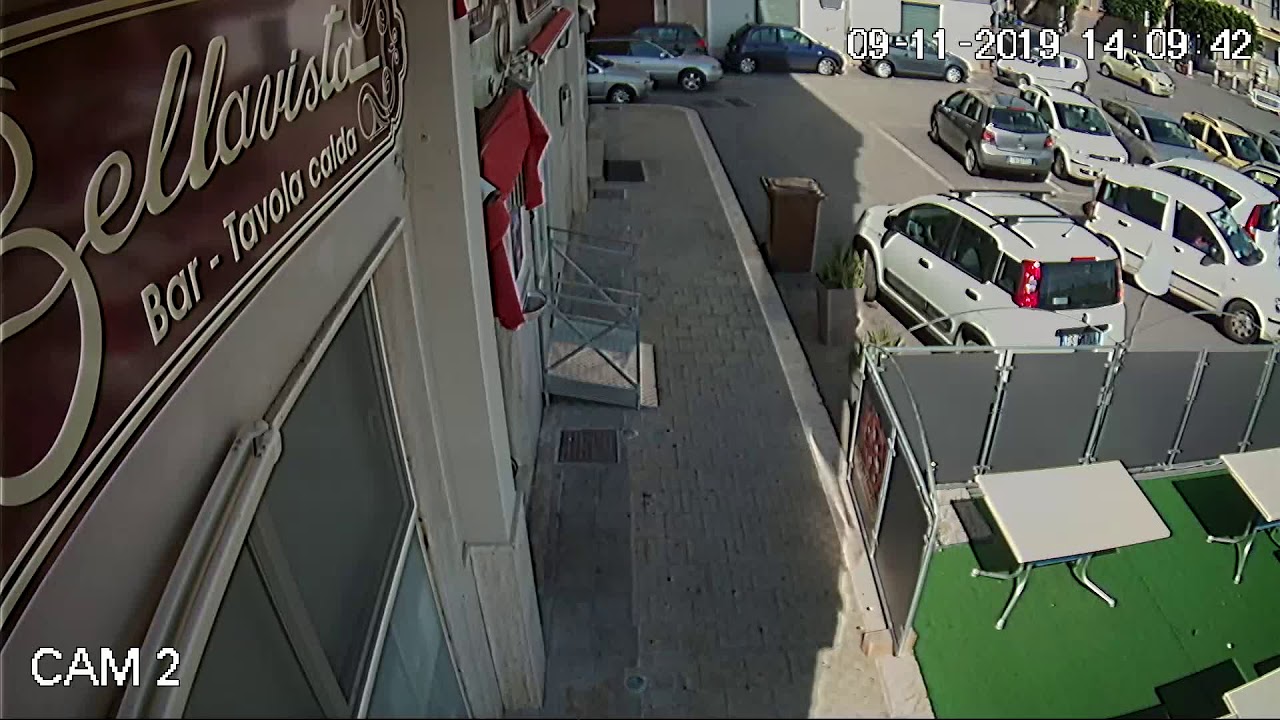 Ecco "il fenomeno del pattume" in piazza Rossi, ancora abbandono di rifiuti indiscriminato in centro storico