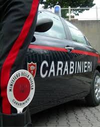 Pugni all'auto dei carabinieri e sedie contro i militari a Menfi, revocata la detenzione domiciliare e carcere per un saccense