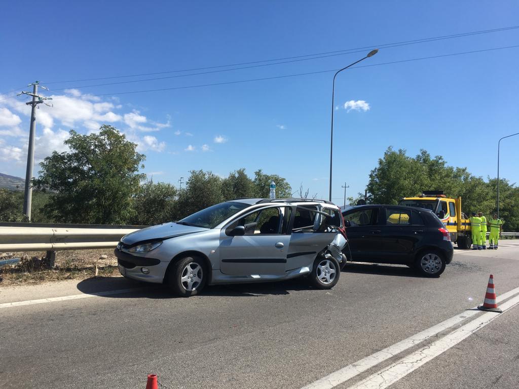 Scontro tra auto alle porte di Sciacca, due persone ferite