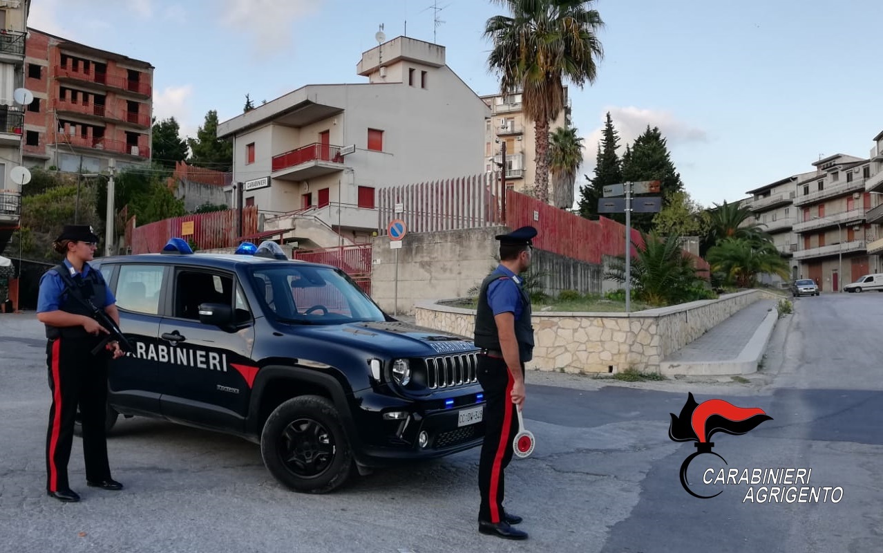 Una donna "perseguita e diffonde video e foto intime dell'ex compagno", la Procura di Sciacca fa scattare il divieto di avvicinamento all'uomo