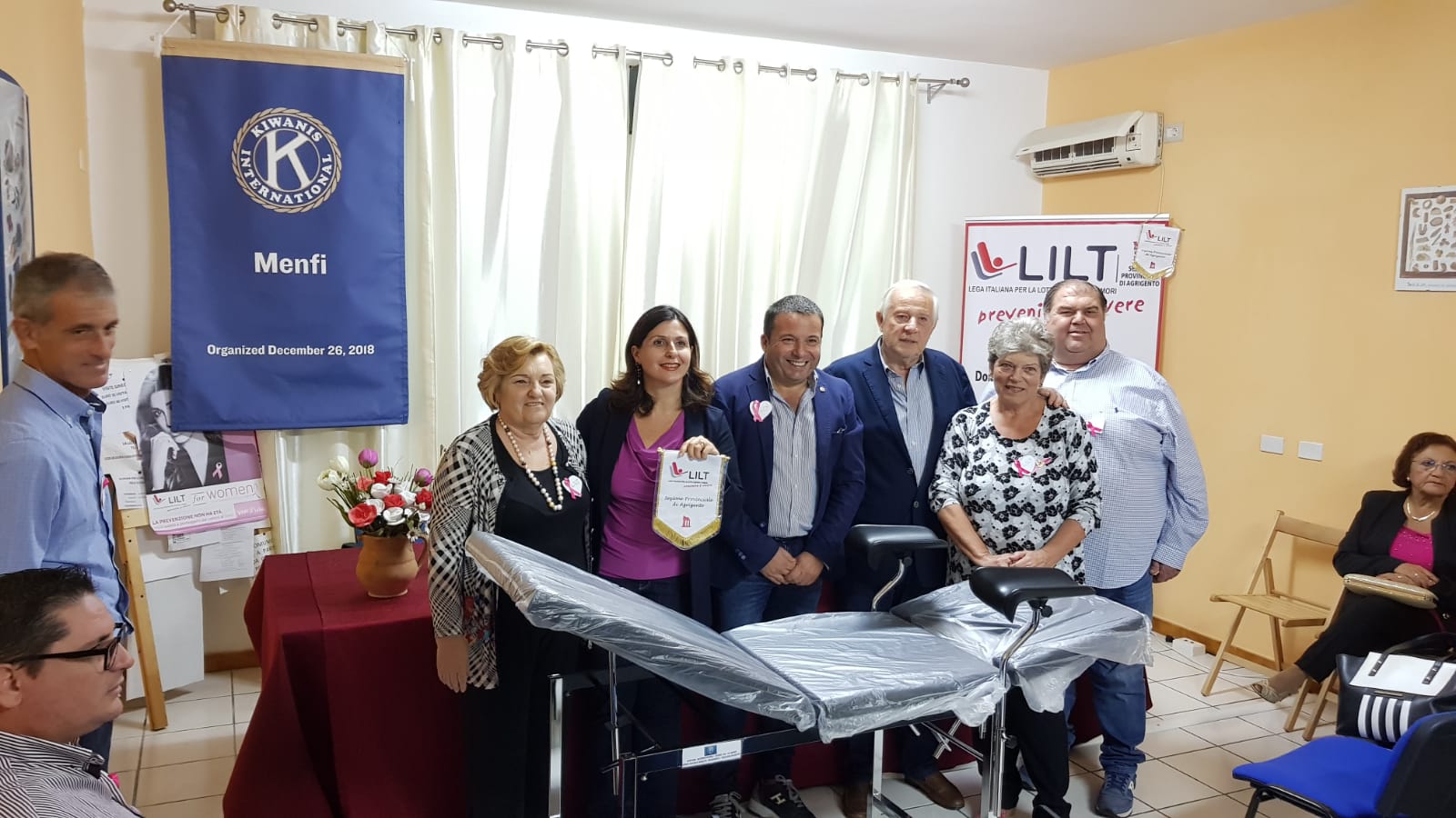 Il Kiwanis di Menfi dona alla Lilt un lettino ginecologico Deluxe