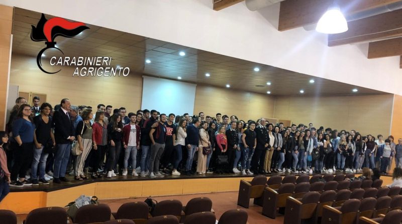 Agrigento: l'Arma dei Carabinieri in cattedra per parlare di legalità agli studenti, presente anche il comando di Sciacca