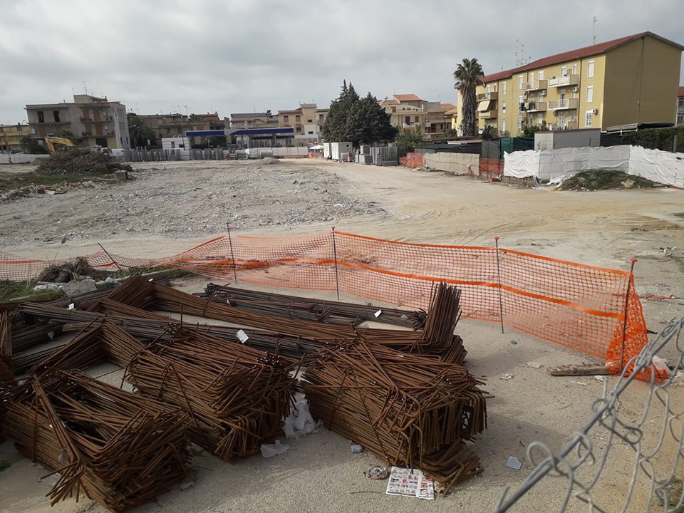 Esami di laboratorio sul terreno rallentano la ripresa dei lavori per la costruzione delle case popolari di Largo Martiri di via Fani a Ribera