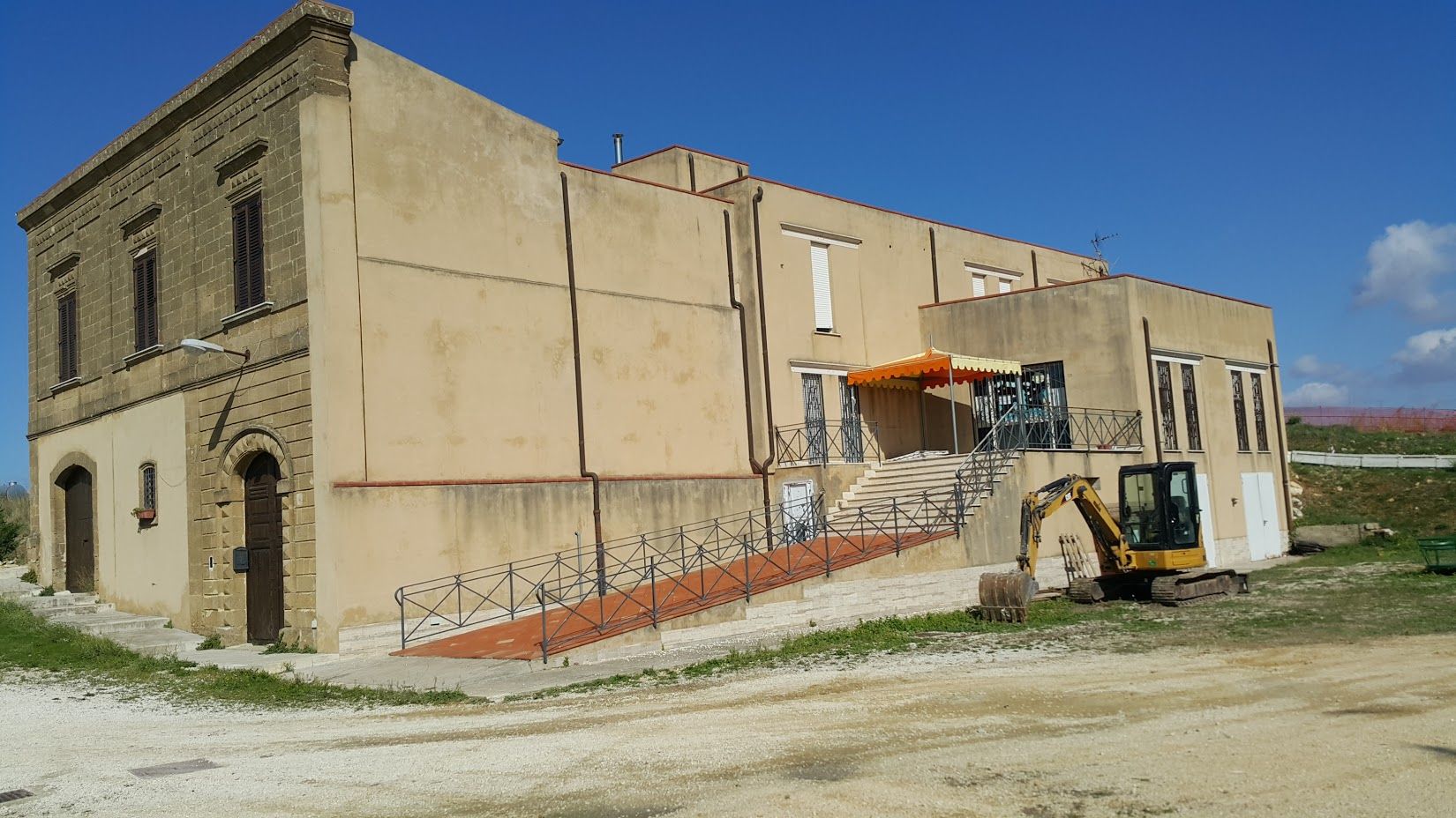 A Santa Margherita Belice avviati i lavori di riqualificazione dell'area esterna del palazzo Sacco con 25 posti auto