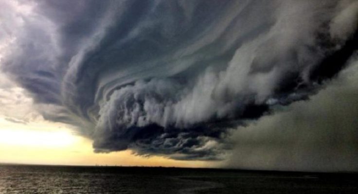 Allerta meteo "arancione" per domani e dopodomani in Sicilia: previsti venti di burrasca