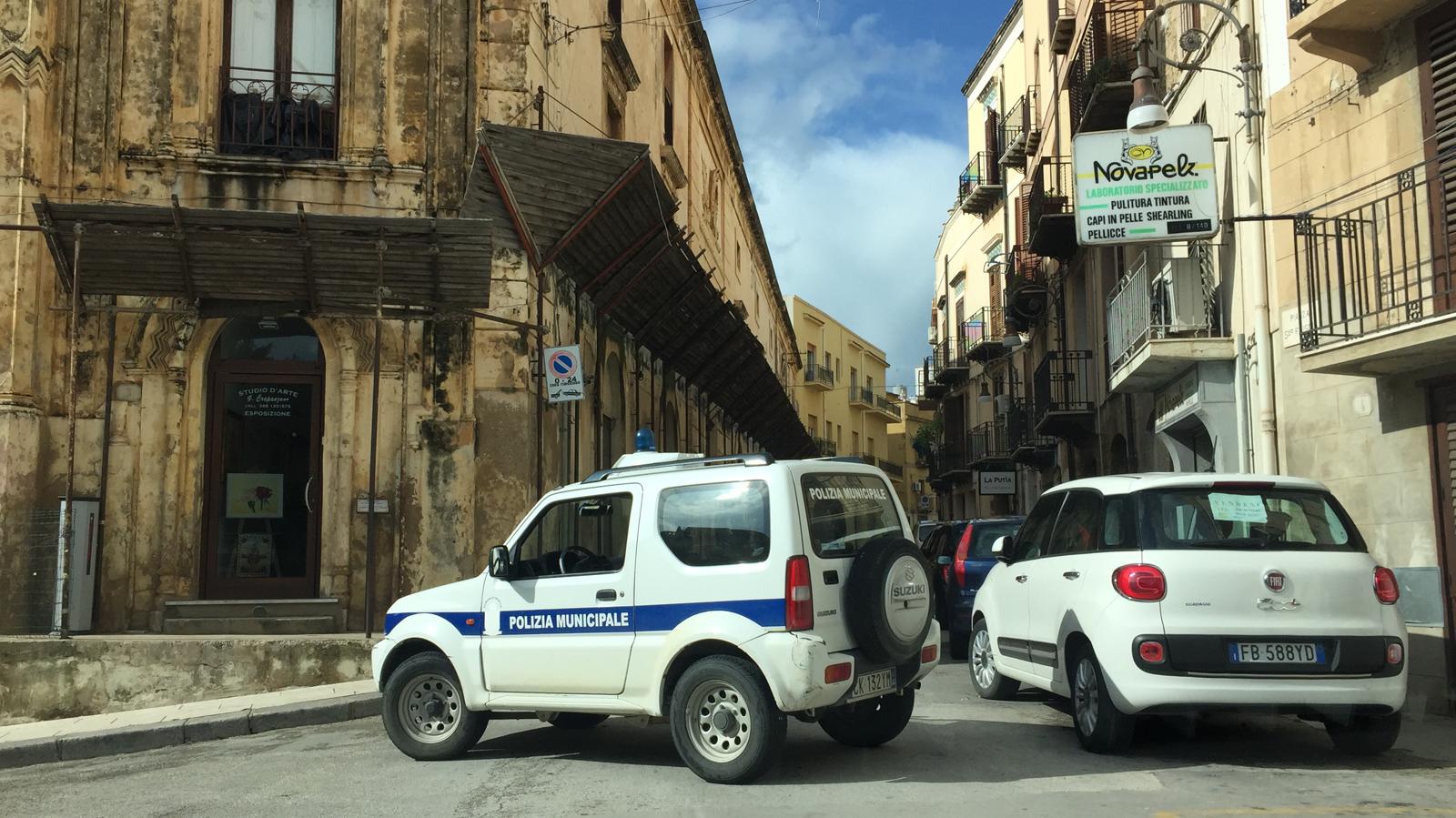 Via Licata resta chiusa, situazione di pericolo per un edificio storico