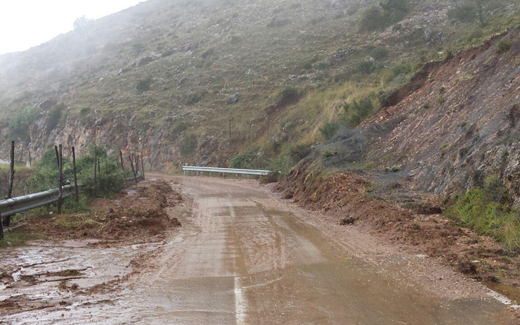 Il maltempo mette in crisi la viabilità, chiuse diverse strade della provincia