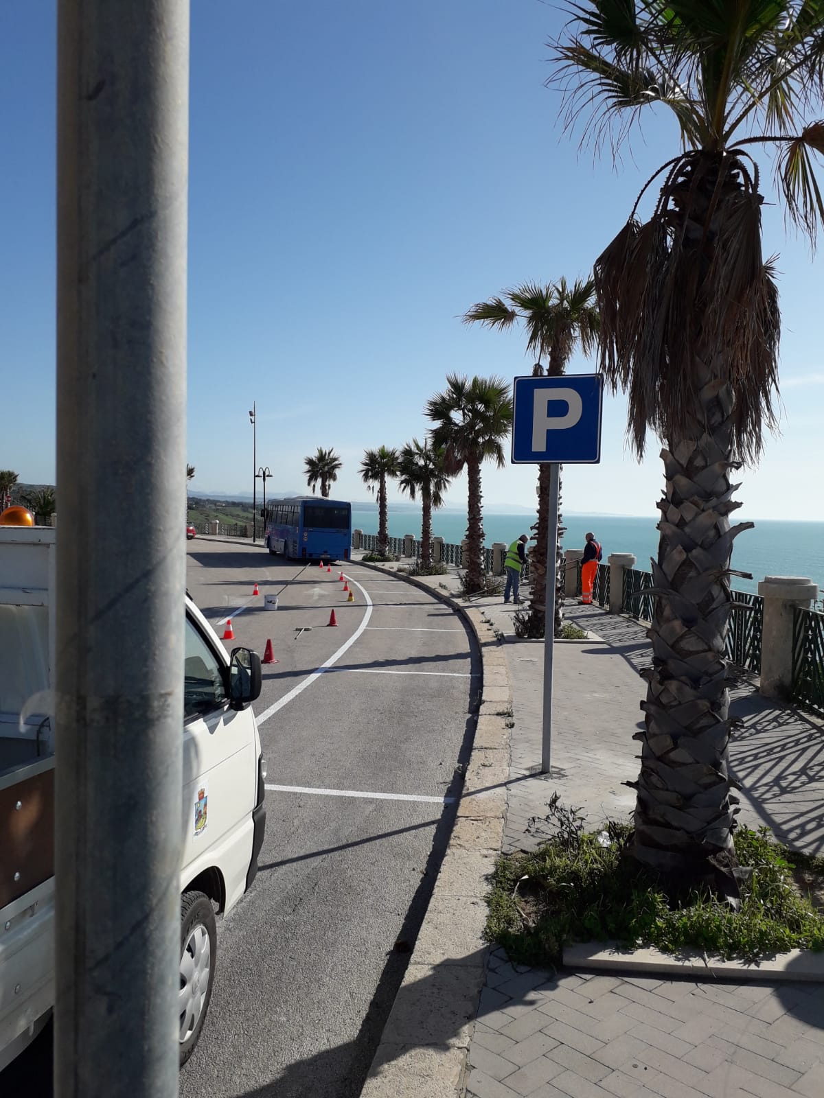 Segnaletica stradale nuova al Viale delle Terme per indicare meglio i posti per il parcheggio della zona
