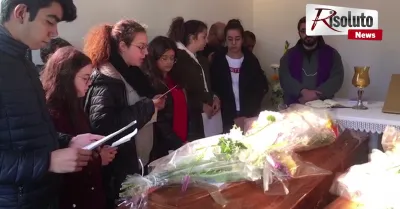 Montevago, tumulate stamattina al cimitero le salme delle due donne vittime del naufragio a Lampedusa (video)