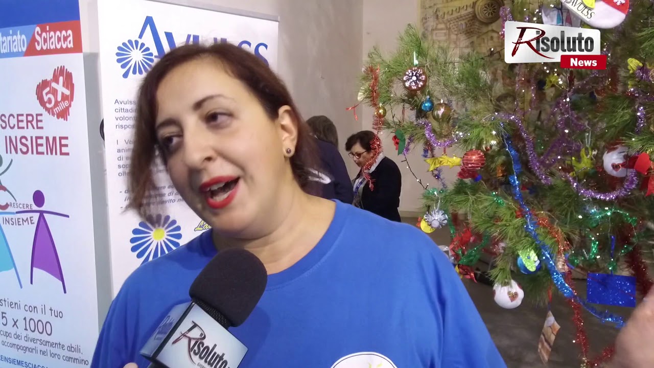 Un albero di Natale all'ingresso del Giovanni Paolo II di Sciacca grazie alle associazioni di volontariato