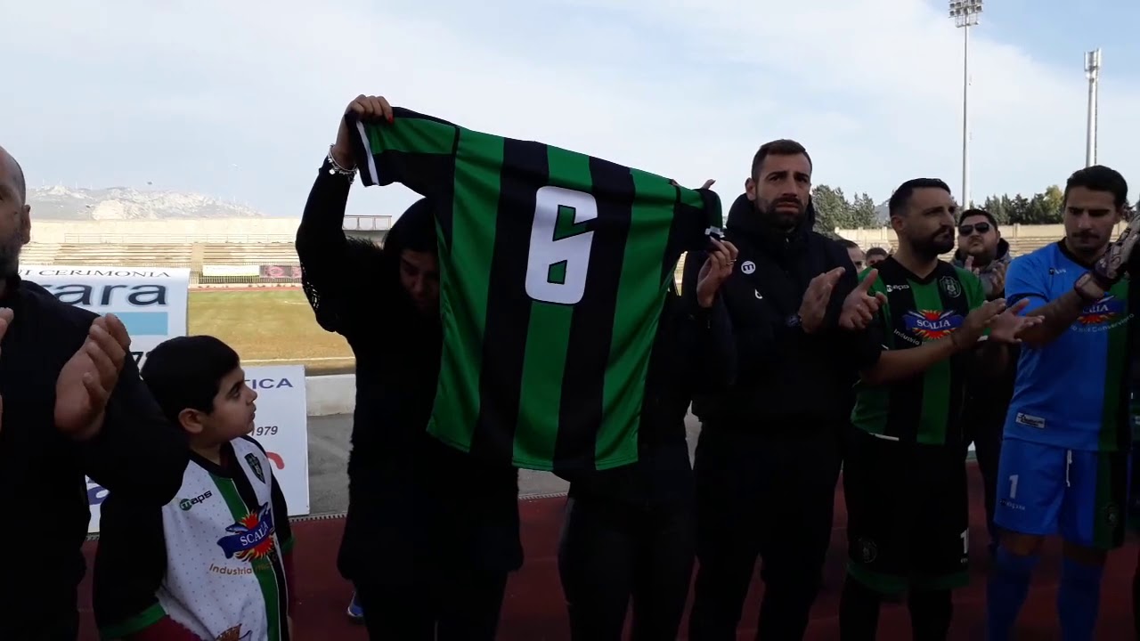 Il Gurrera omaggia Michele Ciancimino, l'applauso dei tifosi e calciatori dello Sciacca al "libero" verdenero