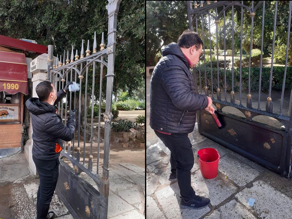 Operatori gastronomici ripuliscono il cancello d'ingresso della villa comunale:" Lo facciamo per la nostra Sciacca"