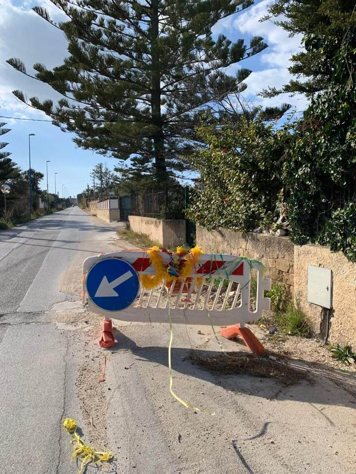 E la sindaca inizio' a dare il nome alle transenne di Sciacca, la battuta-provocazione che non fa ridere i cittadini