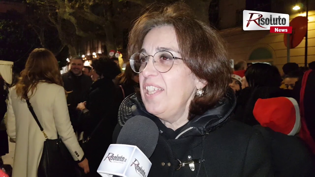 Ritardi sugli addobbi natalizi, la sindaca minimizza e sul post Facebook delle transenne dice: "Vado avanti con il sorriso" (Intervista)