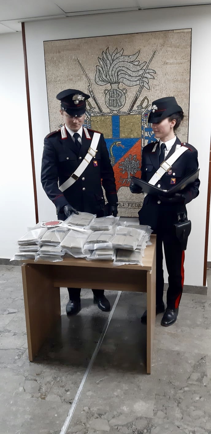 Sbarca al porto di Palermo con 40 chili di hashish, arrestato giovane di 28 anni