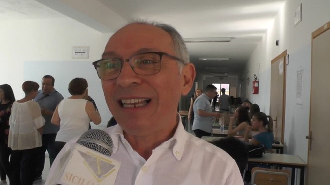 Rete scolastica, il preside Graffeo protesta contro l'amministrazione comunale: "Non andrò al concerto di Natale dei miei alunni"