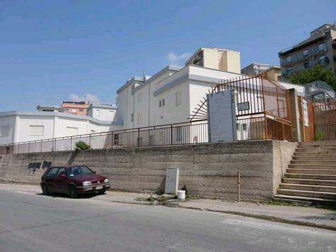 I docenti dell'Istituto Alighieri appoggiano il loro dirigente nella polemica per la rete scolastica e invitano al dialogo