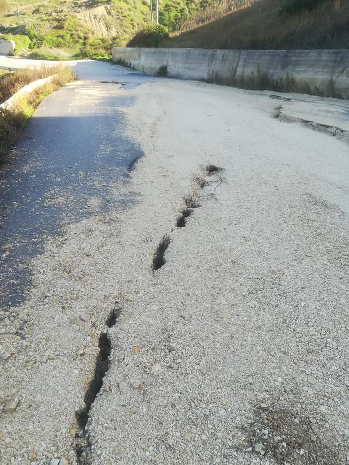 Via Ulisse a Sciacca, i disagi continuano e gli interventi tampone servono a poco