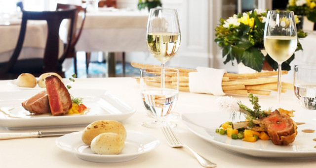 Consumano pranzo a base di pesce e scappano senza pagare il conto, Capodanno amaro per un ristoratore