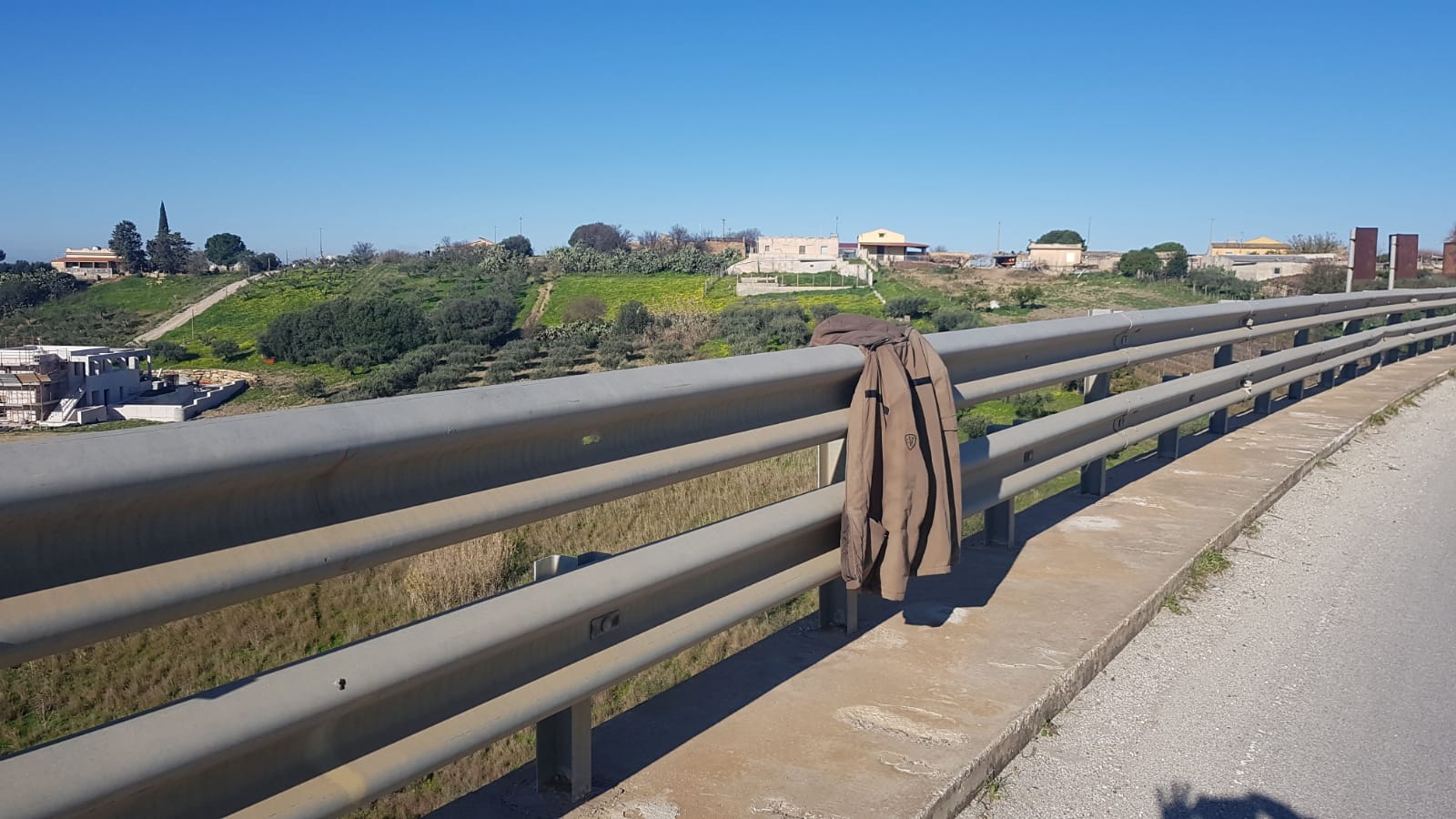 Suicidio a Menfi, un uomo si toglie la vita gettandosi da un ponte