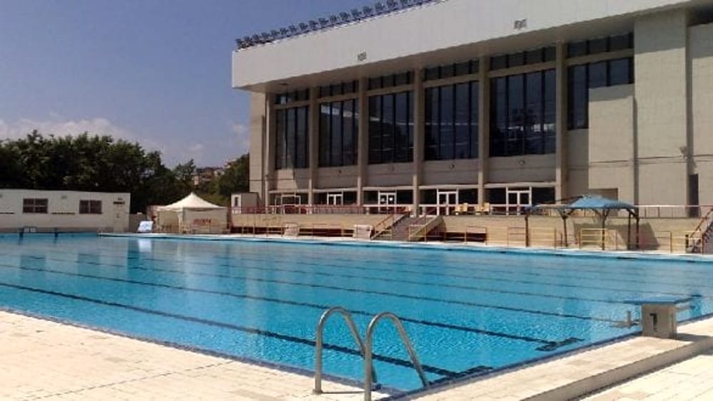 Schiaccia un pisolino durante il turno di lavoro, procedimento disciplinare per il custode di una piscina