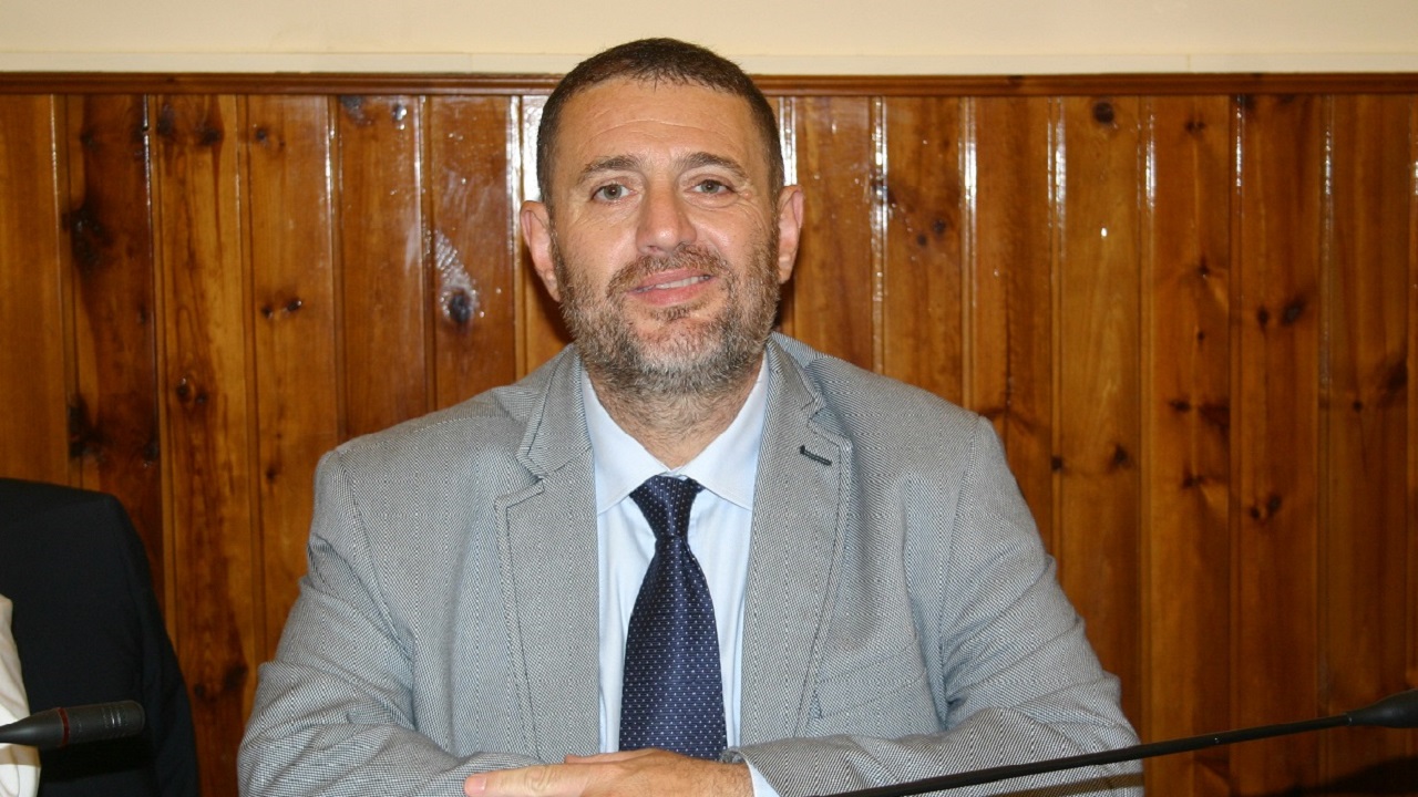 Mozione di sfiducia alla Valenti iniziano i primi distinguo nell'opposizione, il consigliere Bentivegna: "Il mio voto sarà l'ultimo"