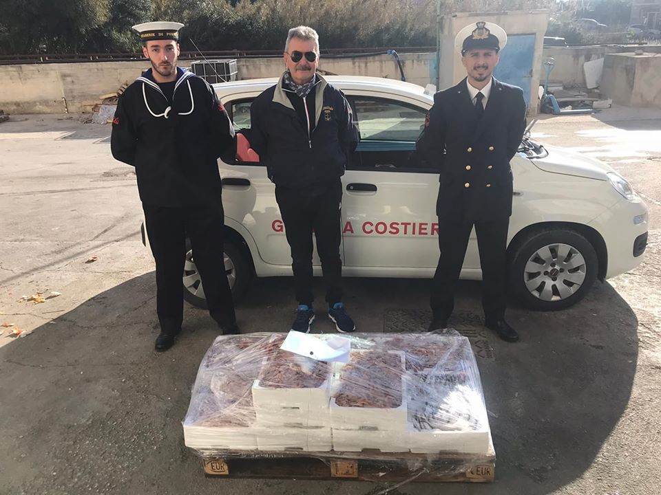 Ecco il pesce donato dal Circomare di Sciacca alla mensa della solidarietà