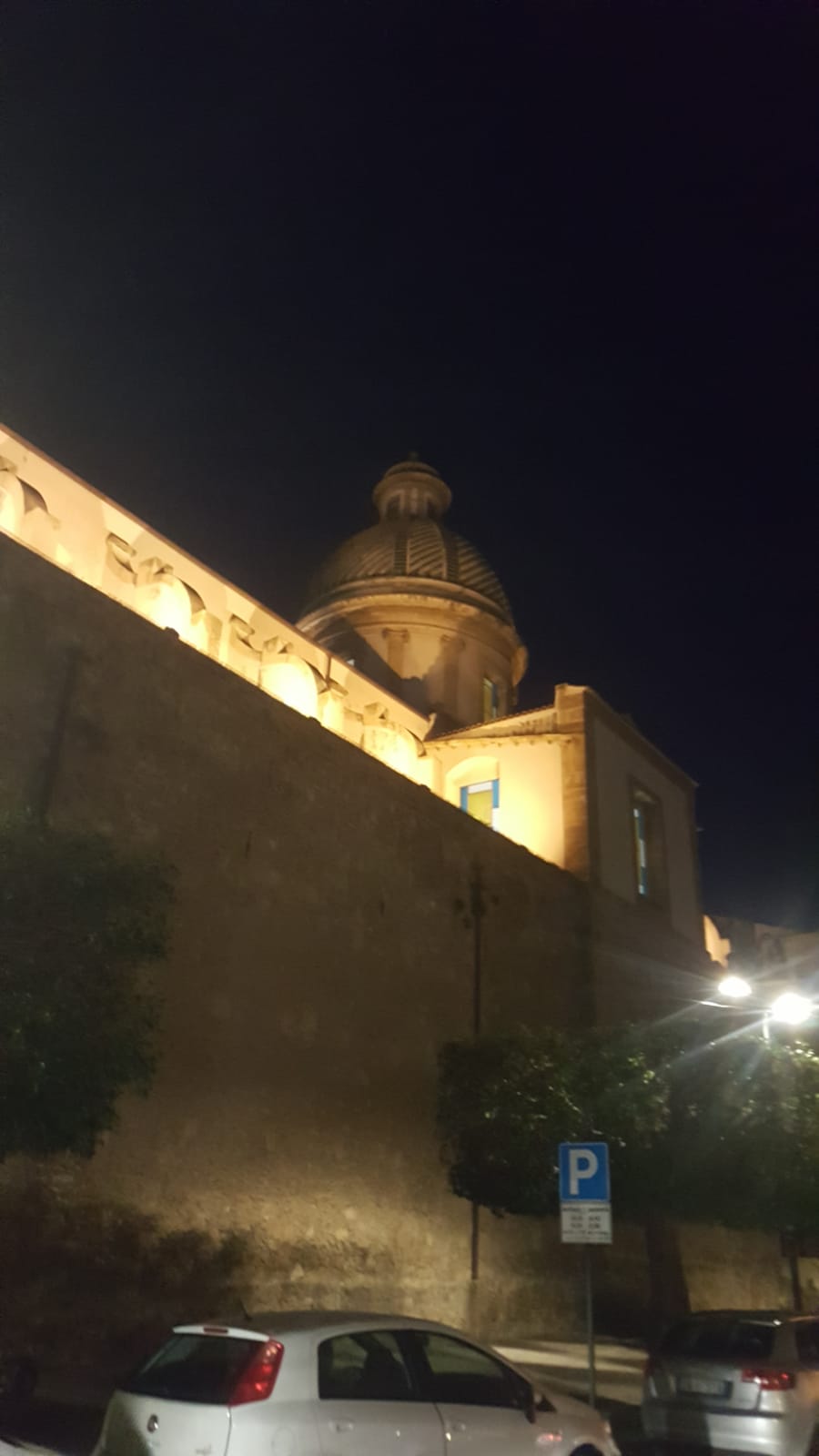 Torna ad essere illuminata da questa sera a Sciacca la cupola della chiesa del Carmine