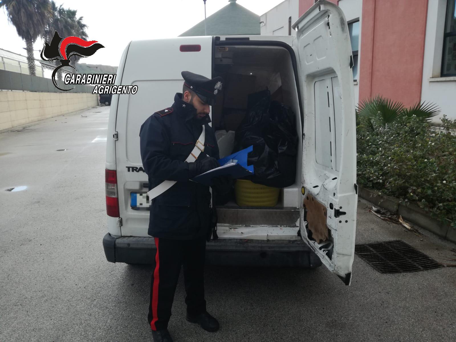 Trasporti da incubo a Porto Empedocle: sequestrati 80 kg di pesce avariato e 120 kg di immondizia, scattate quattro denunce
