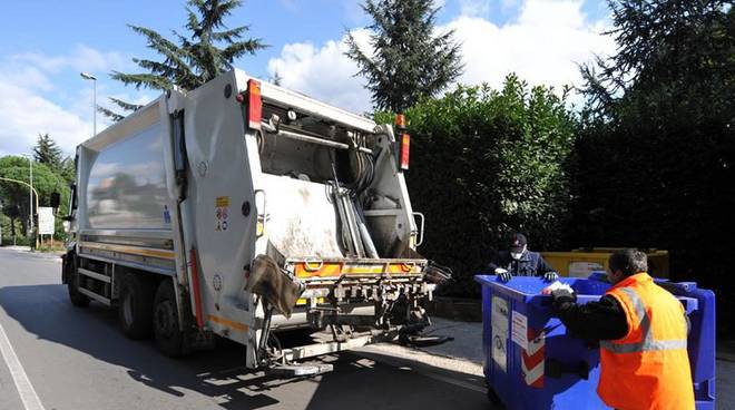 Sospesa a Sciacca la raccolta dei rifiuti di domani, mezzi della Sea-Bono ancora pieni  per un guasto