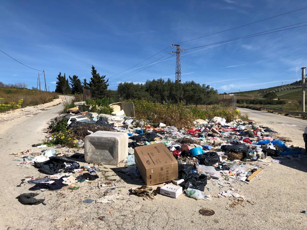Le periferie di Sciacca come discariche a cielo aperto:  Caracappa sollecita l'amministrazione ad intervenire tempestivamente