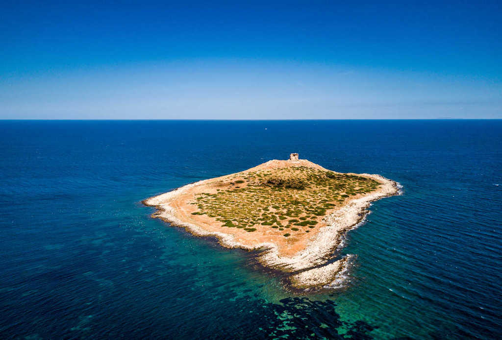 In vendita lo scoglio di Isola delle Femmine, quattro artiste lanciano campagna di crowdfunding