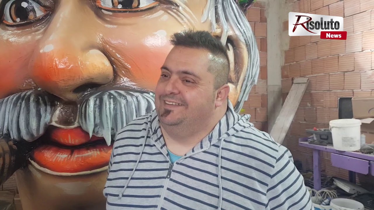 Domenica di lavoro per il montaggio del Peppe Nappa che distribuira' al Carnevale di Sciacca 650 chili di salsiccia (Interviste)