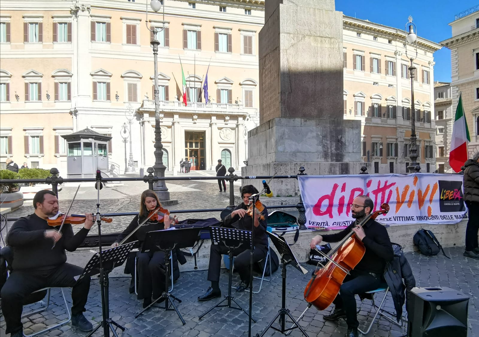 Un quartetto del Toscanini di Ribera in piazza Montecitorio a Roma con don Ciotti contro le mafie