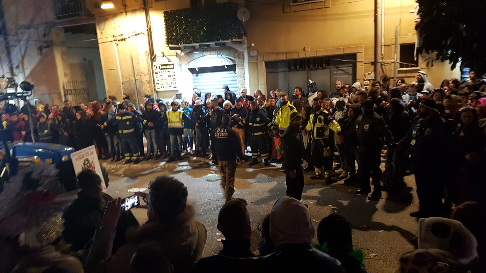 Bimbo morto durante la sfilata del Carnevale, Sciacca in lacrime per la tragedia